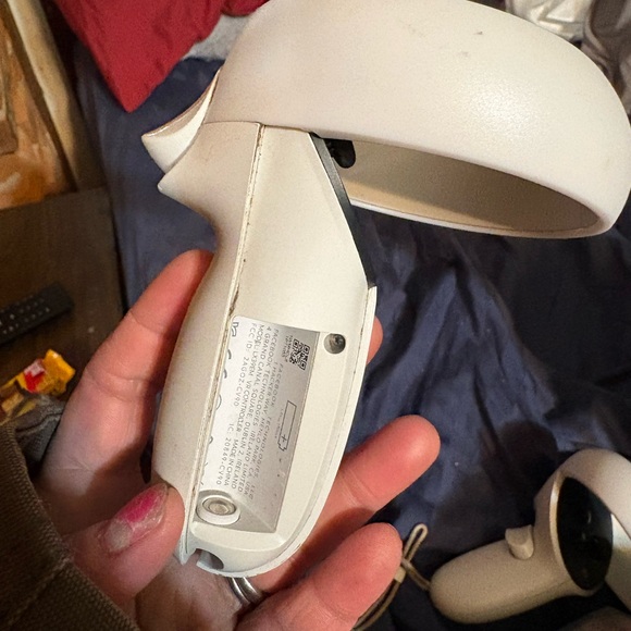  VR Headset - White and Black